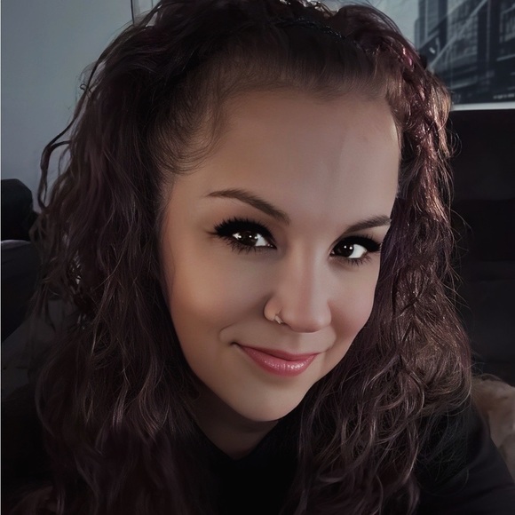 Meet your Posher, Bethany - Picture 1 of 1